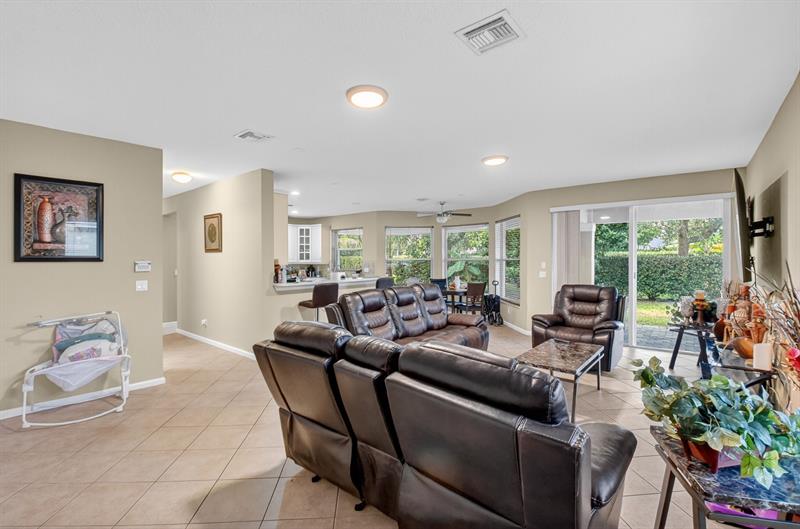 Image 23 of 69 For 9393 Savannah Estates Drive