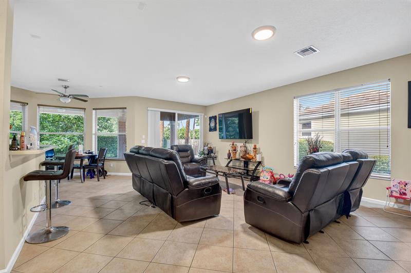 Image 24 of 69 For 9393 Savannah Estates Drive