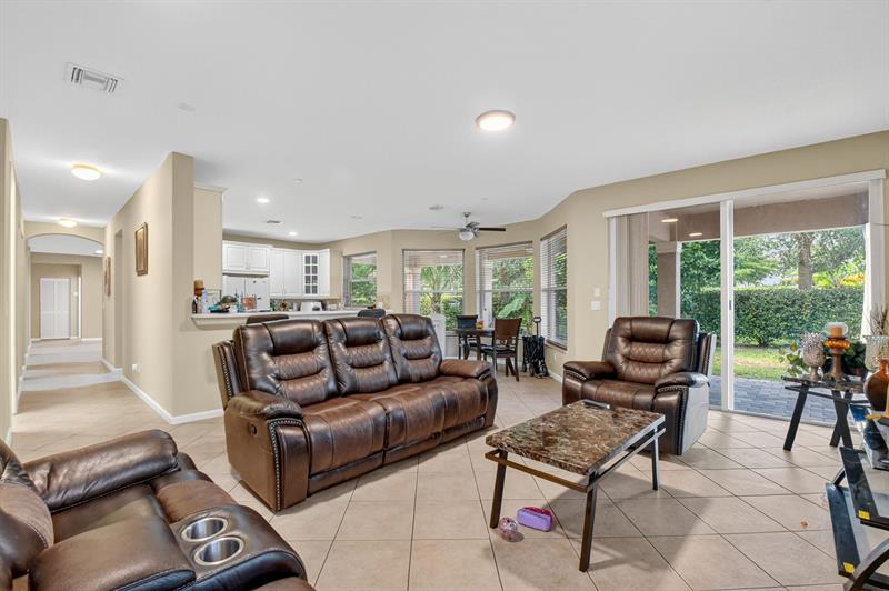 Image 25 of 69 For 9393 Savannah Estates Drive