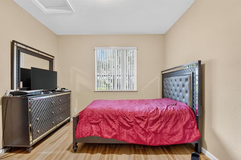 Image 30 of 69 For 9393 Savannah Estates Drive