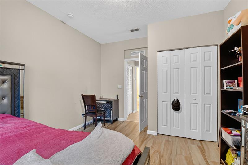 Image 31 of 69 For 9393 Savannah Estates Drive