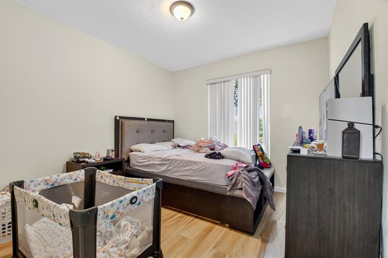 Image 33 of 69 For 9393 Savannah Estates Drive