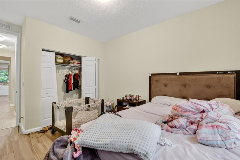 Image 34 of 69 For 9393 Savannah Estates Drive