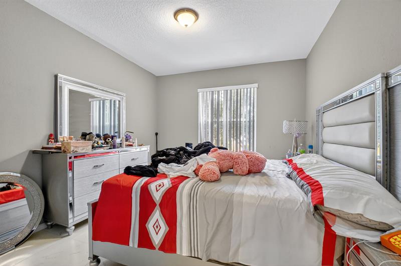 Image 45 of 69 For 9393 Savannah Estates Drive