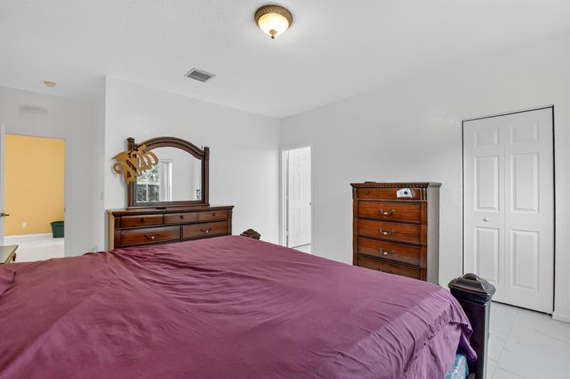 Image 50 of 69 For 9393 Savannah Estates Drive