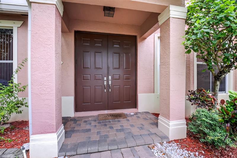 Image 6 of 69 For 9393 Savannah Estates Drive