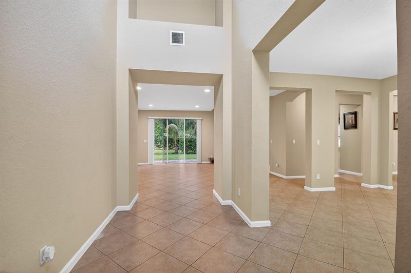 Image 7 of 69 For 9393 Savannah Estates Drive