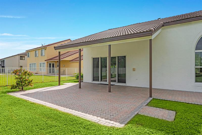 Image 10 of 71 For 10475 Bermuda Dr