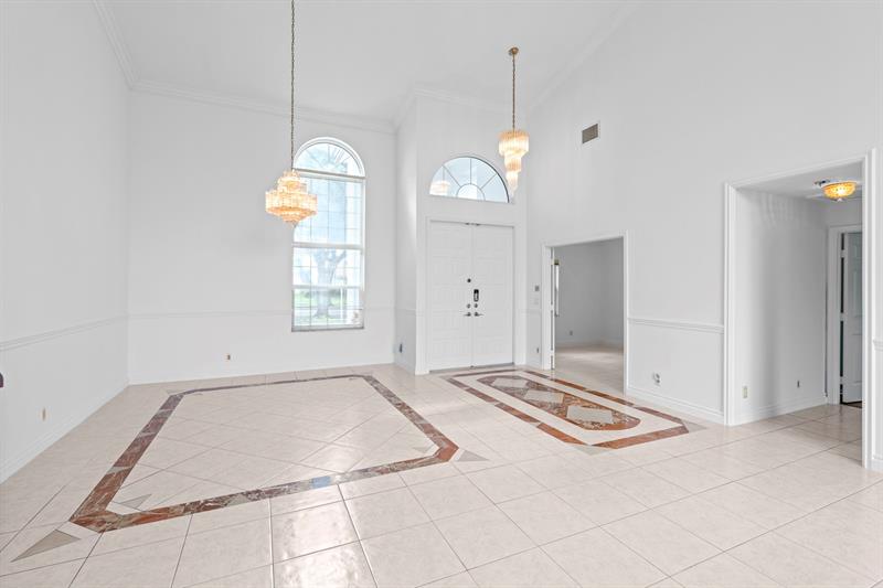 Image 14 of 71 For 10475 Bermuda Dr