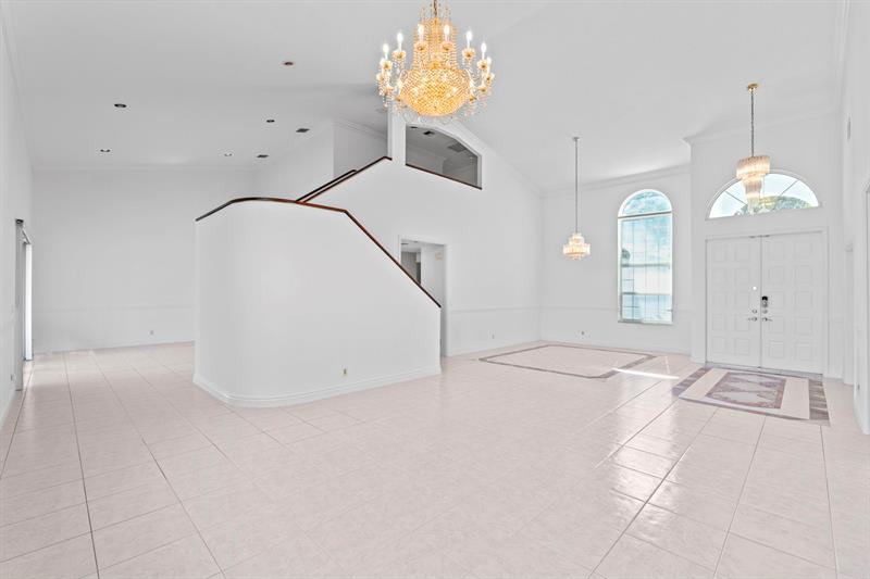 Image 16 of 71 For 10475 Bermuda Dr