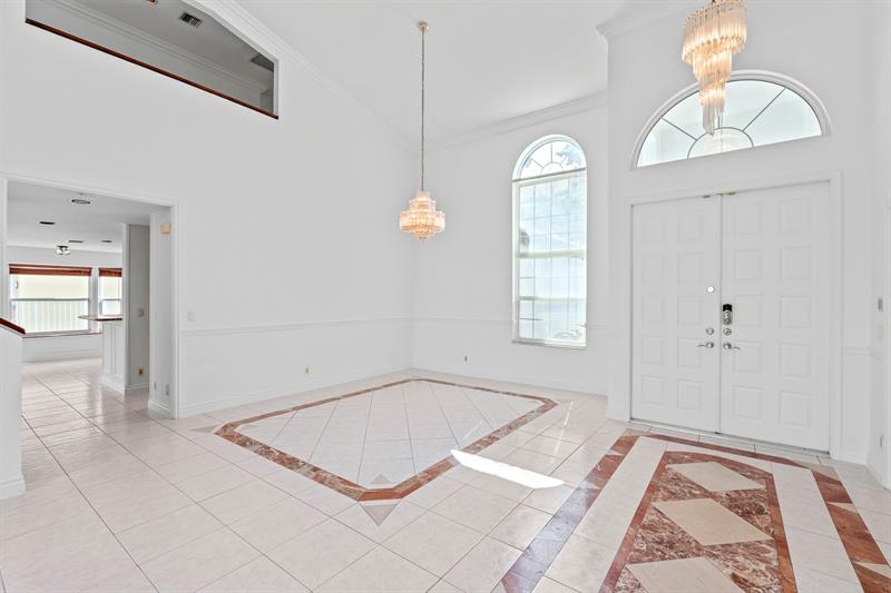 Image 17 of 71 For 10475 Bermuda Dr