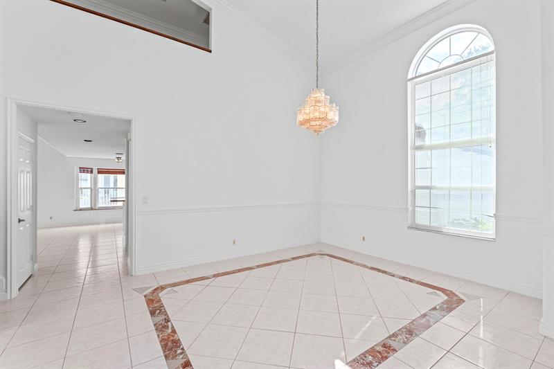 Image 18 of 71 For 10475 Bermuda Dr