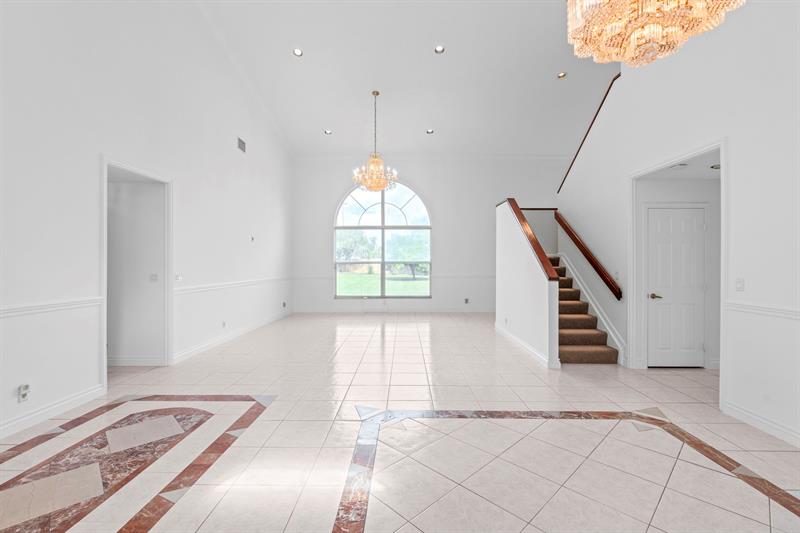 Image 19 of 71 For 10475 Bermuda Dr