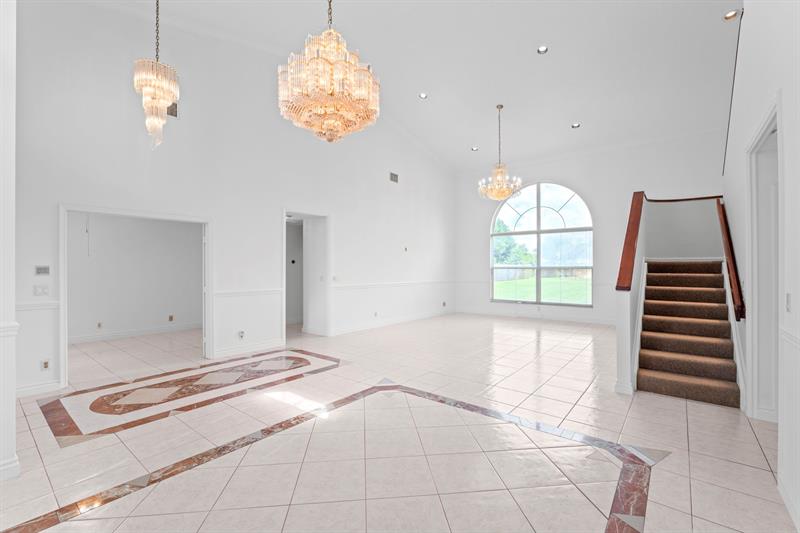 Image 20 of 71 For 10475 Bermuda Dr