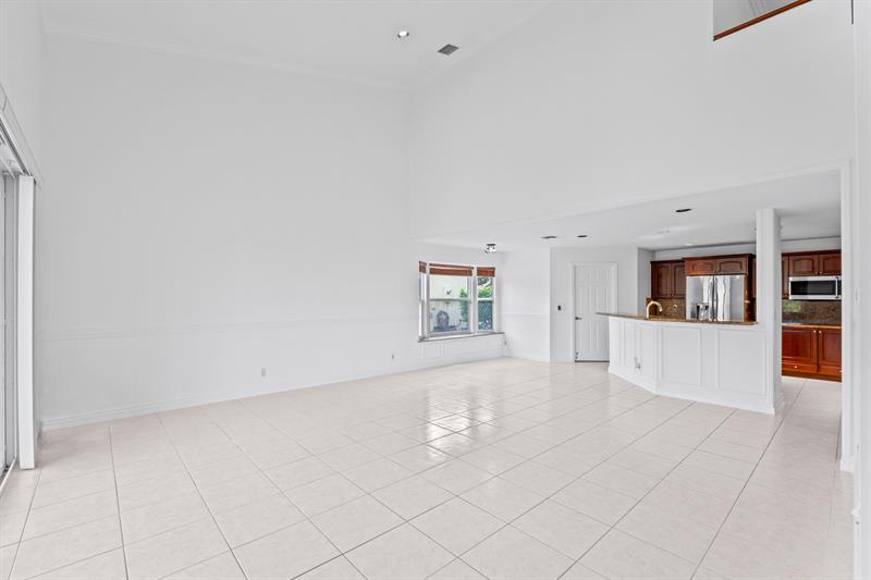 Image 22 of 71 For 10475 Bermuda Dr