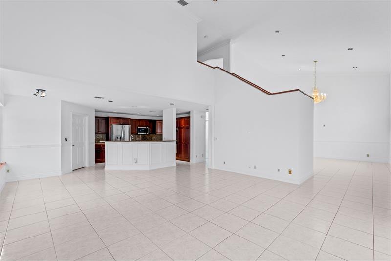 Image 23 of 71 For 10475 Bermuda Dr