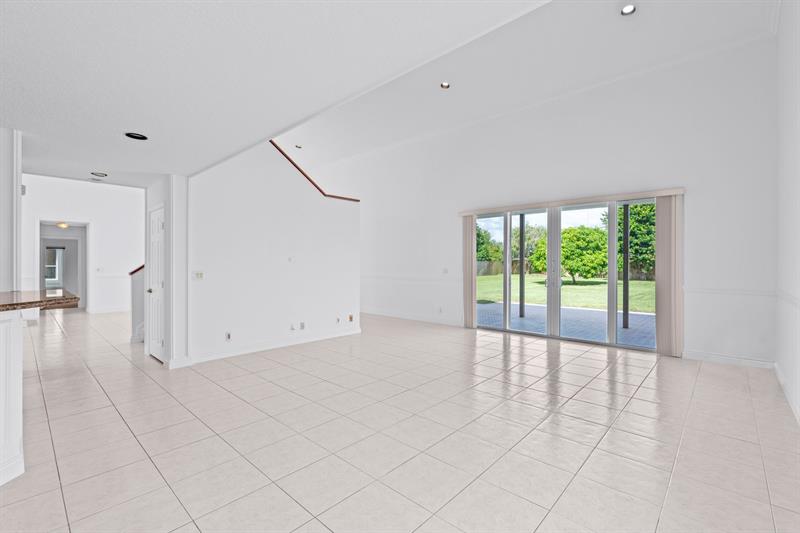 Image 24 of 71 For 10475 Bermuda Dr