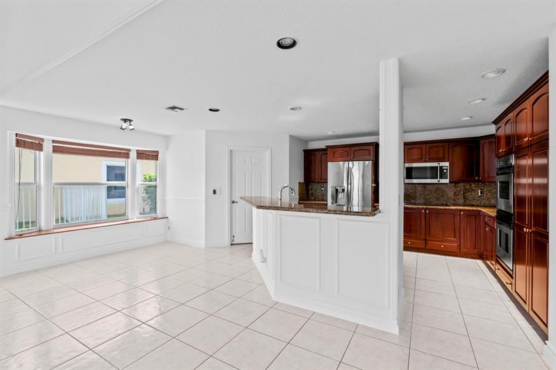 Image 26 of 71 For 10475 Bermuda Dr