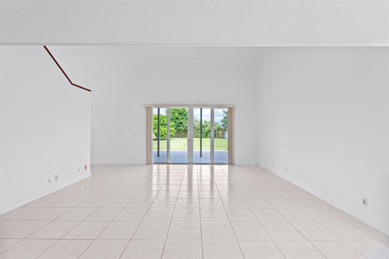 Image 31 of 71 For 10475 Bermuda Dr