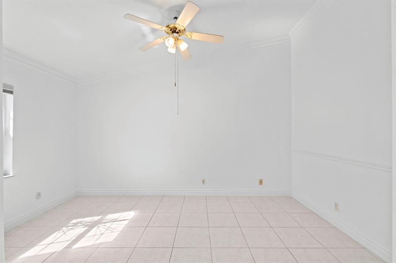 Image 34 of 71 For 10475 Bermuda Dr