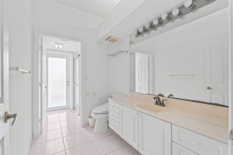 Image 35 of 71 For 10475 Bermuda Dr