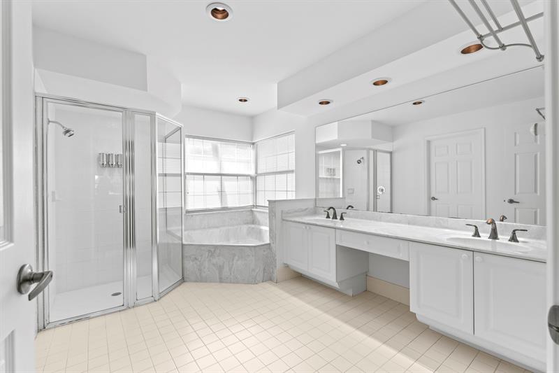 Image 40 of 71 For 10475 Bermuda Dr