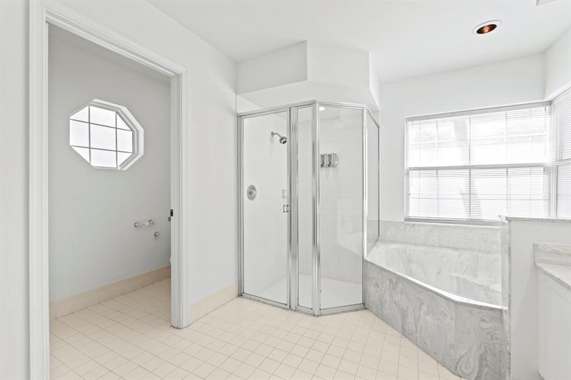 Image 41 of 71 For 10475 Bermuda Dr