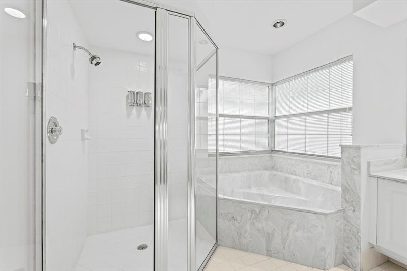 Image 42 of 71 For 10475 Bermuda Dr