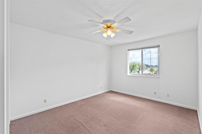 Image 43 of 71 For 10475 Bermuda Dr