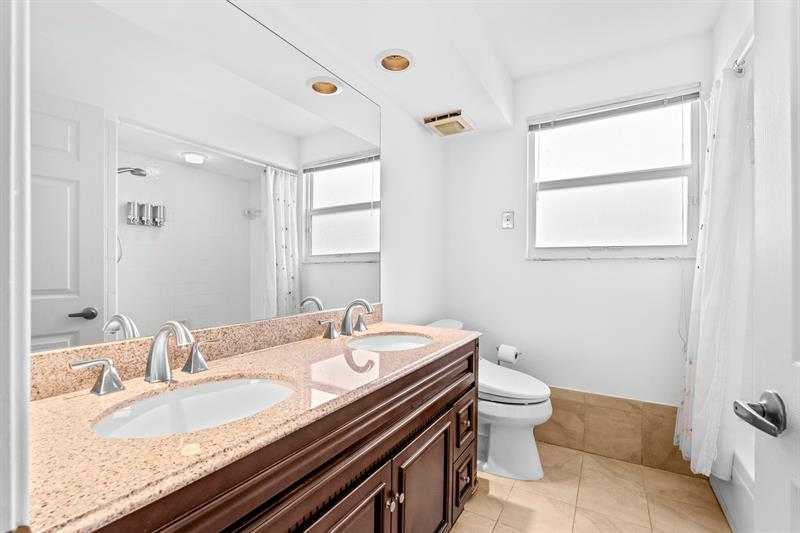 Image 47 of 71 For 10475 Bermuda Dr