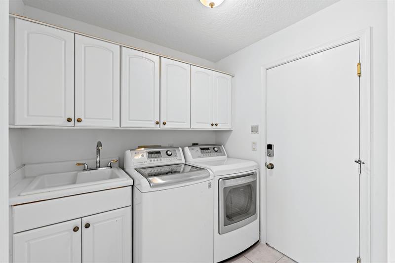 Image 51 of 71 For 10475 Bermuda Dr