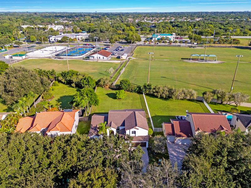 Image 55 of 71 For 10475 Bermuda Dr