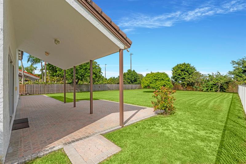 Image 6 of 71 For 10475 Bermuda Dr