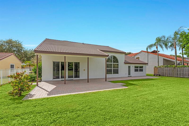 Image 7 of 71 For 10475 Bermuda Dr