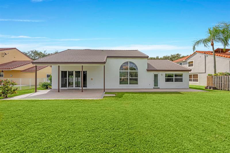 Image 8 of 71 For 10475 Bermuda Dr