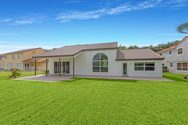 Image 9 of 71 For 10475 Bermuda Dr