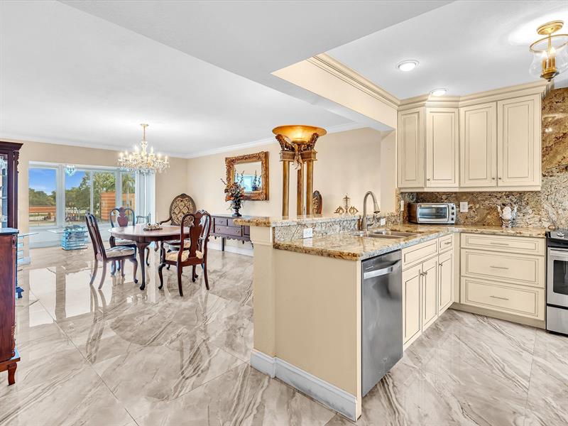 Image 10 of 56 For 3990 42nd Ave  308