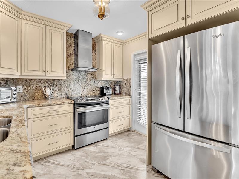 Image 11 of 56 For 3990 42nd Ave  308