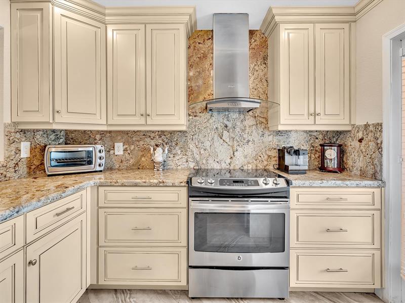 Image 12 of 56 For 3990 42nd Ave  308