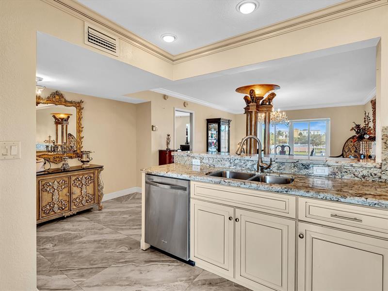 Image 13 of 56 For 3990 42nd Ave  308