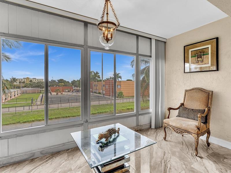 Image 21 of 56 For 3990 42nd Ave  308