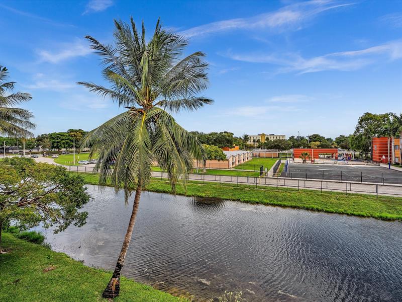 Image 24 of 56 For 3990 42nd Ave  308