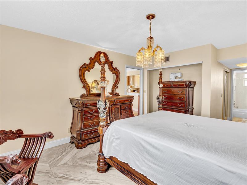 Image 30 of 56 For 3990 42nd Ave  308