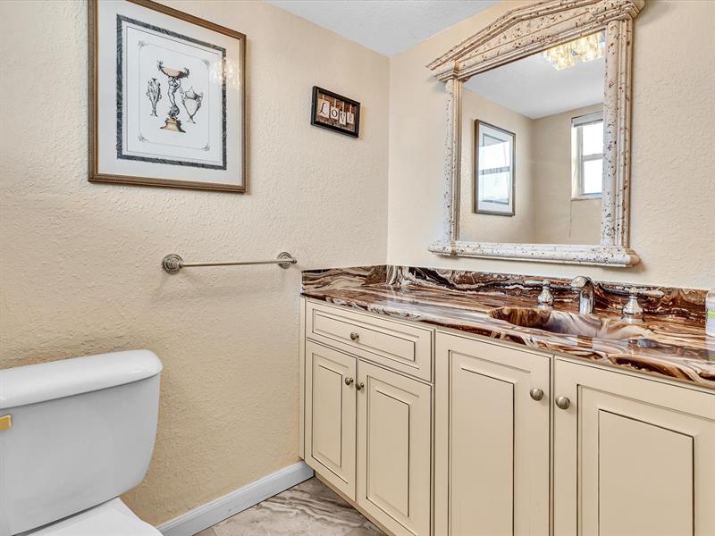 Image 36 of 56 For 3990 42nd Ave  308