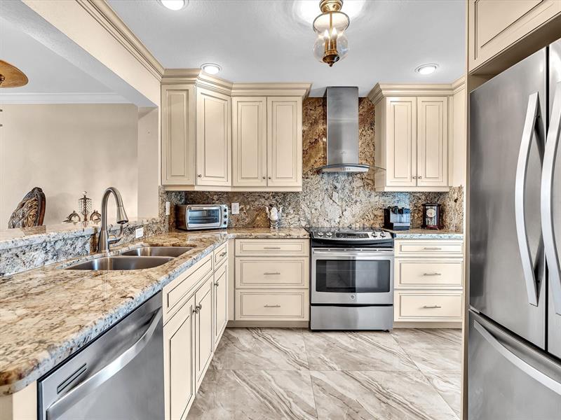 Image 4 of 56 For 3990 42nd Ave  308