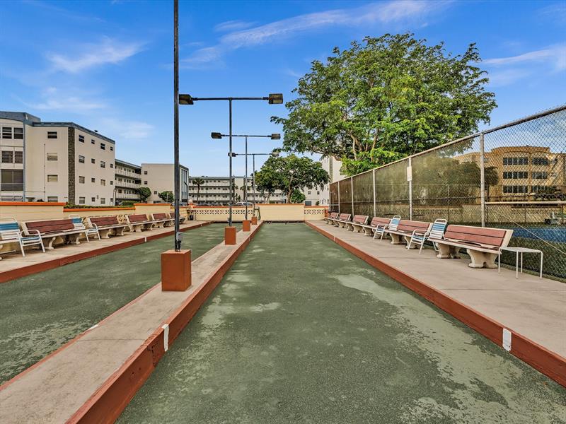 Image 40 of 56 For 3990 42nd Ave  308