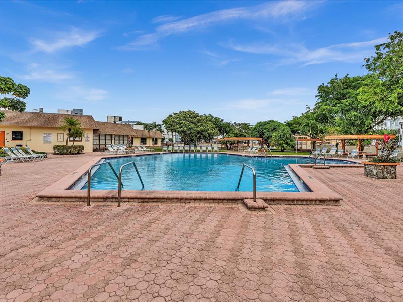 Image 43 of 56 For 3990 42nd Ave  308