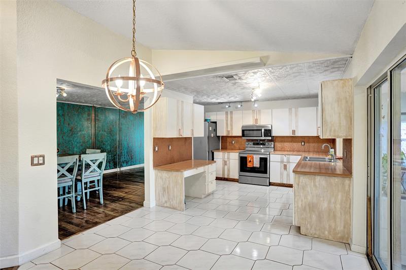 Image 10 of 35 For 5372 Pine Circle