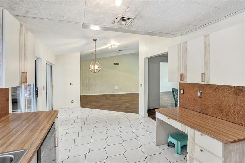 Image 20 of 35 For 5372 Pine Circle