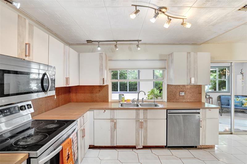 Image 21 of 35 For 5372 Pine Circle